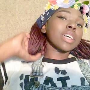 Meet your Posher, Sydeya